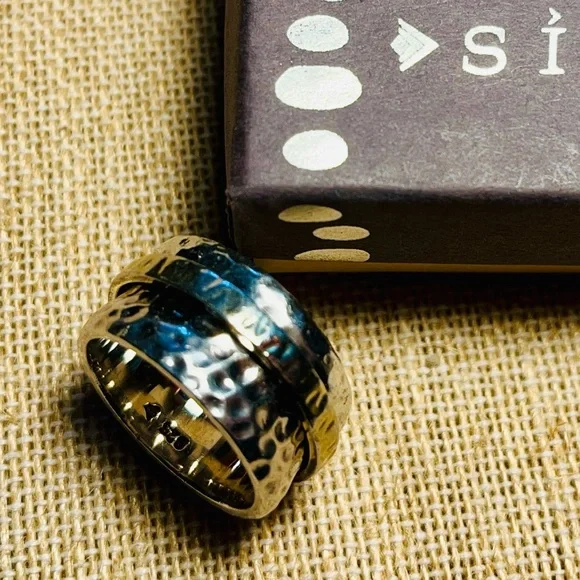 Silpada Hammered Circle Ring - Picture 11 of 13